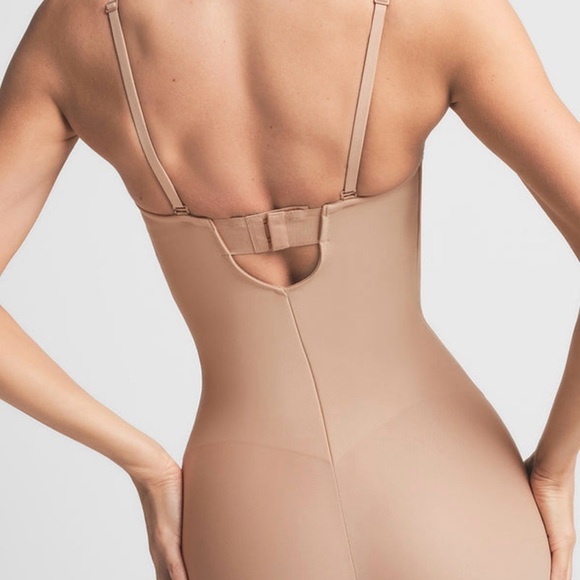 🤍Skims body underwire mid thigh bodysuit - Picture 3 of 4